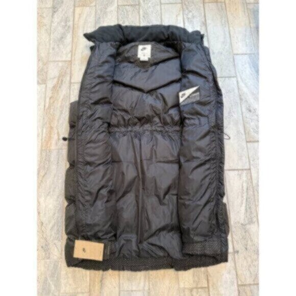 NEW Nike women's medium black/white puffer long Therma Fit vest MSRP $200 - Picture 4 of 12
